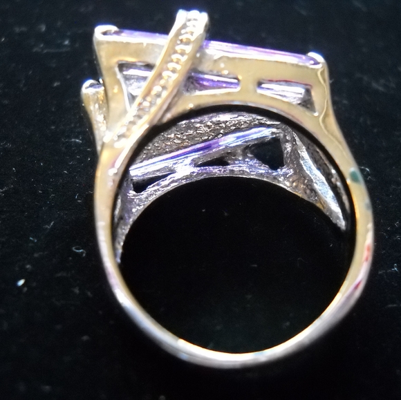 Ring - Picture 3 of 4